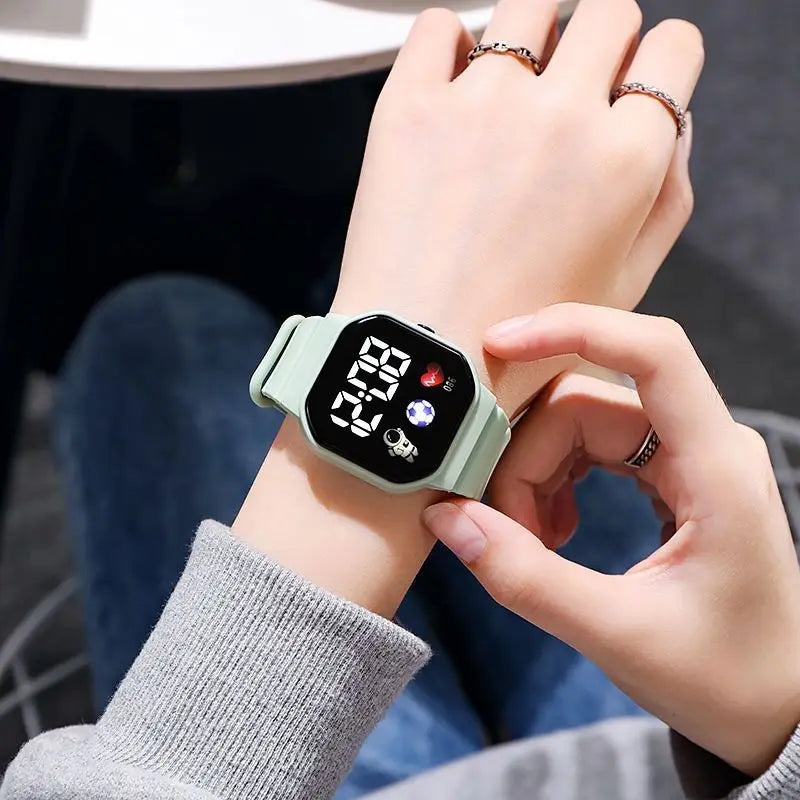 Nouvelle montre numérique LED pour enfants, garçons et filles, montres de sport de football, montre numérique en silicone, montre-bracelet électronique décontractée pour enfants