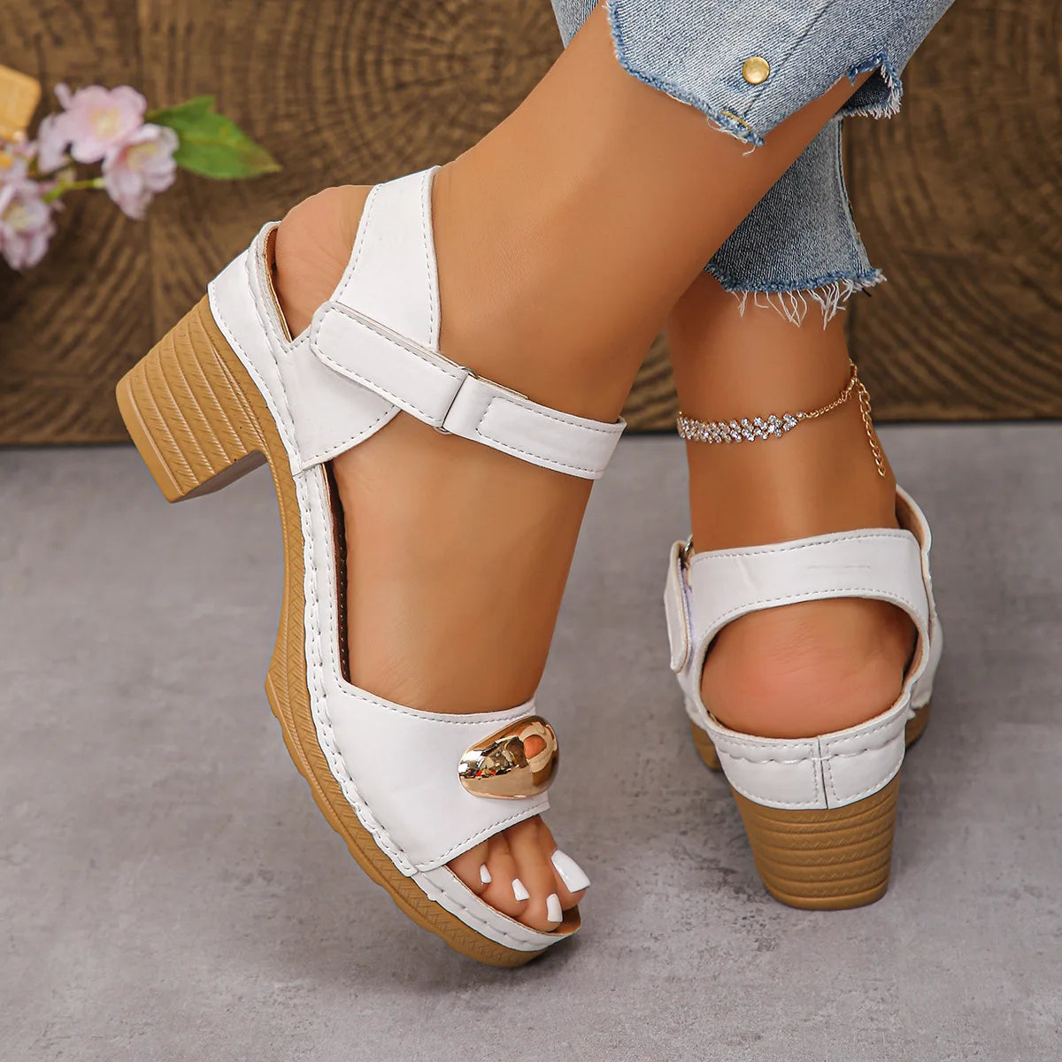 Sandales de mode pour femmes 2025 été nouveau talon grossier loisirs confortable rétro en plein air plage Cool pompes bout ouvert sandales élégantes