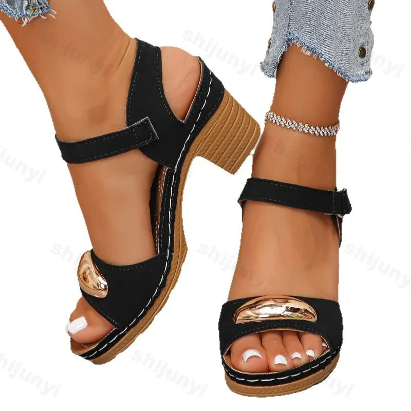 Sandales de mode pour femmes 2025 été nouveau talon grossier loisirs confortable rétro en plein air plage Cool pompes bout ouvert sandales élégantes