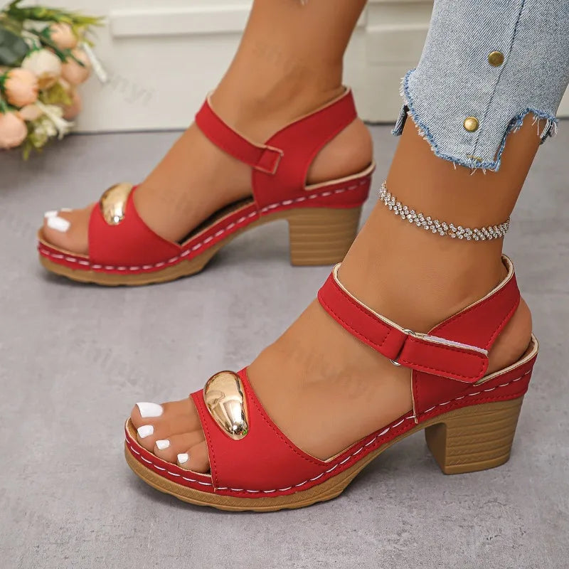 Sandales de mode pour femmes 2025 été nouveau talon grossier loisirs confortable rétro en plein air plage Cool pompes bout ouvert sandales élégantes