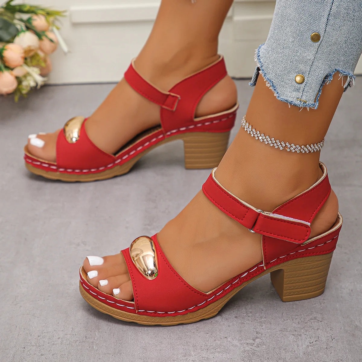 Sandales de mode pour femmes 2025 été nouveau talon grossier loisirs confortable rétro en plein air plage Cool pompes bout ouvert sandales élégantes
