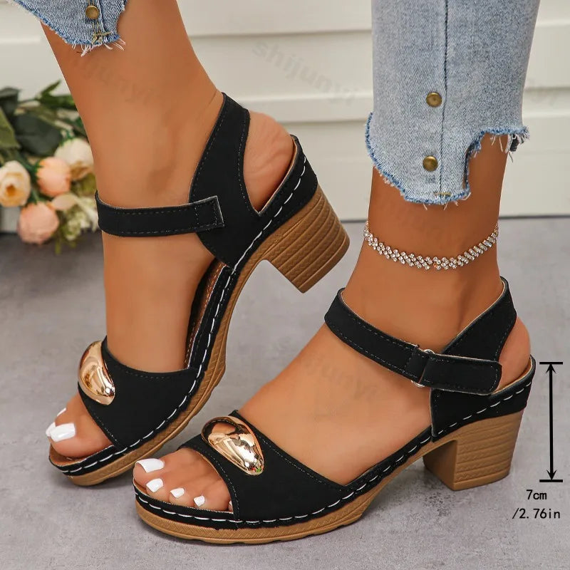 Sandales de mode pour femmes 2025 été nouveau talon grossier loisirs confortable rétro en plein air plage Cool pompes bout ouvert sandales élégantes