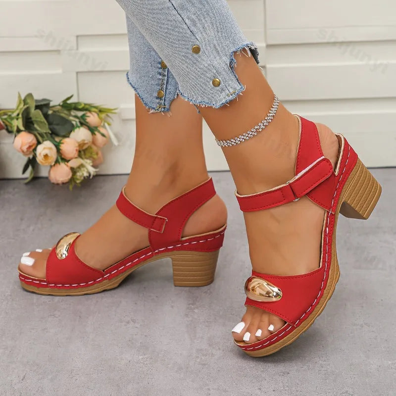 Sandales de mode pour femmes 2025 été nouveau talon grossier loisirs confortable rétro en plein air plage Cool pompes bout ouvert sandales élégantes
