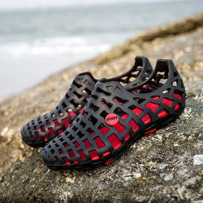 Chaussures d'eau d'été pour hommes, sandales de plage respirantes, chaussures d'eau en amont, pantoufles creuses à séchage rapide pour femmes